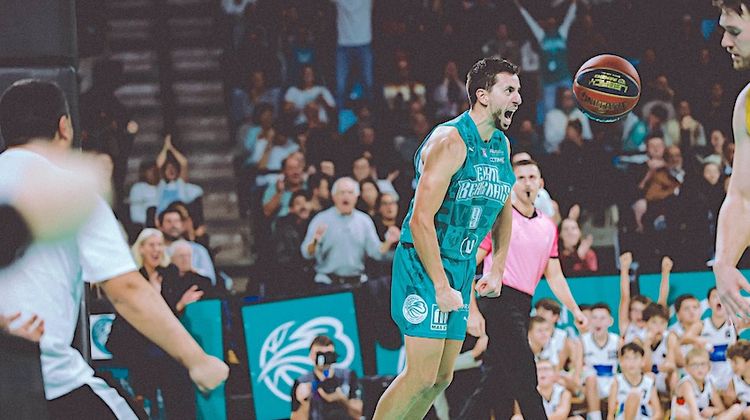 BALLE ORANGE – L’Élan Béarnais s’offre le Clasico. Basket Landes 6 sur 6